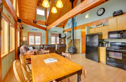 Red Lodge Cabin | 'Off The Beaten Path' Cabin w/Mtn Views & Hot Tub