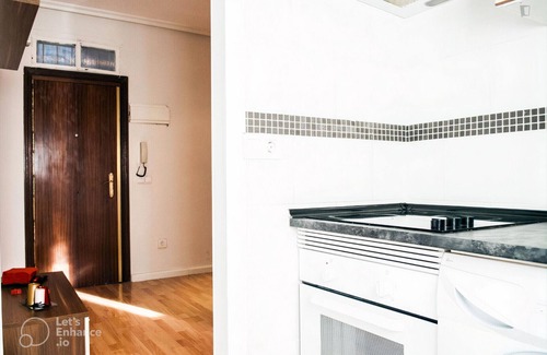 San Diego Apartment | Offer, centrally located, modern apartment, very well connected by subway, bus and train.