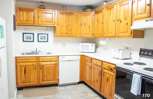 Bartlett Condo | Official Seasons RMC Condo 17D- 2 Bedrooms - Sleeps 6 - No Fees