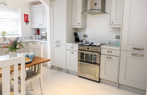 Porthtowan Cottage | OFFSHORE, pet friendly, country holiday cottage in Porthtowan