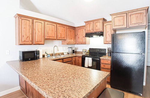 Ogden House | Ogden Dream+Hot Tub+Fenced Yard+Gazebo+BBQ+View+Garage+W/D