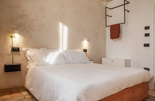 Fermo Bed & Breakfast | OGNISSANTI GUESTHOUSE - HISTORICAL CENTRE ROOM, Double room with private bathroom