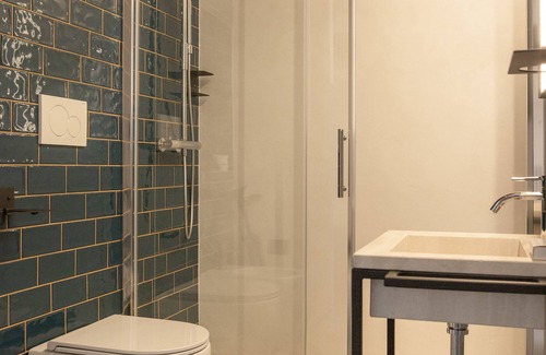 Fermo Bed & Breakfast | OGNISSANTI GUESTHOUSE - SEA ROOM, Double-bed room with private bathroom
