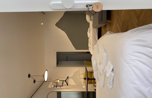 Fermo Bed & Breakfast | OGNISSANTI GUESTHOUSE - SIBILLINI DEPENDANCE Double-bed room with private bathroom and Turkish bath