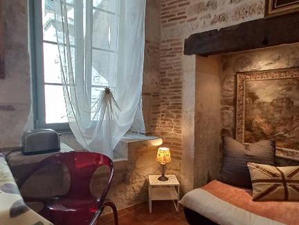 Montcuq House | Oh P'tit Rapporteur