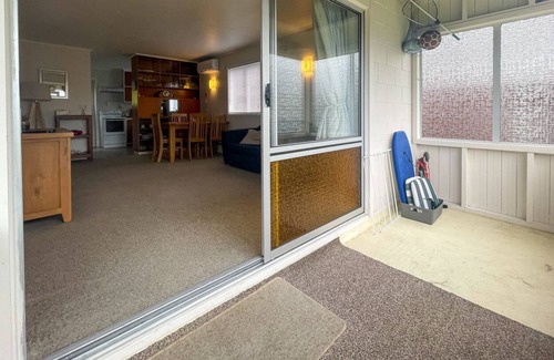 Ohope Apartment | Ohope beach unit. beach across road. 5 mins walk to shops, cafe, restaurant