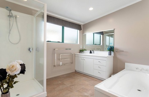 Ohope House | Ohope Palms - Ohope Holiday Home