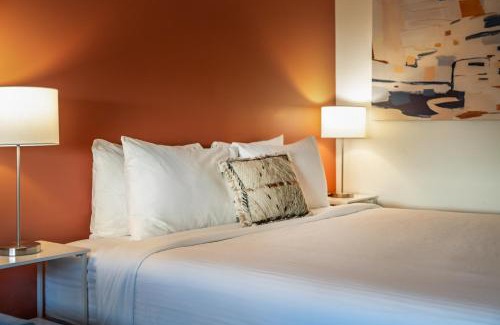 Okanagan-Similkameen Hotel | Okanagan Lakefront Resort