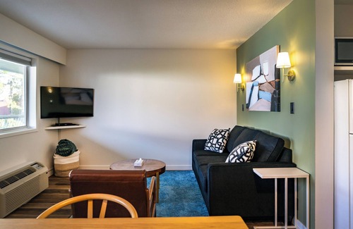 Okanagan-Similkameen Hotel | Okanagan Lakefront Resort