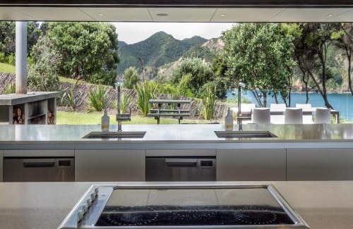Rawhiti House | Oke Beach House - Rawhiti Luxury