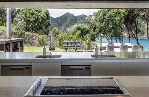 Rawhiti House | Oke Beach House - Rawhiti Luxury