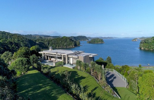 Rawhiti House | Oke Beach House - Rawhiti Luxury