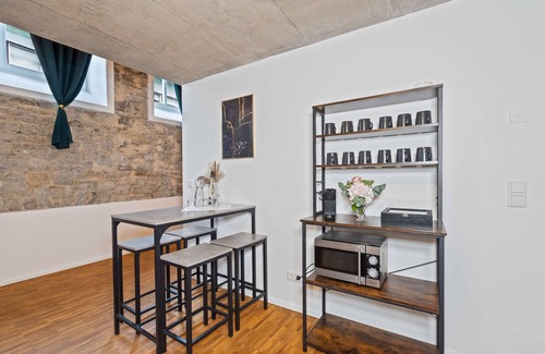 Kitzingen Apartment | Old brewery with flair: Old town | free parking lot | coffee | SMART TV | WiFi
