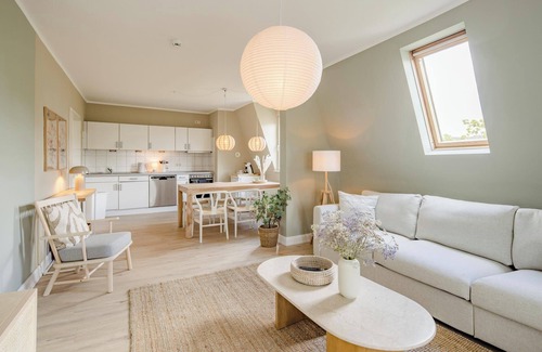 Altona-Nord Apartment | Old building apartment for up to 5 people "OPTI" in the Schanzenviertel - top floor