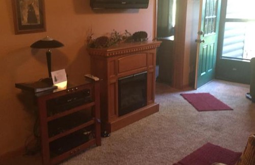 Glenwood Springs Apartment | Old Cardiff Bridge Cabin