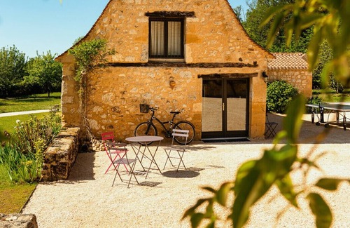 Lanquais House | Old farm surrounded by woods in Dordogne. Private swimming pool and tennis court