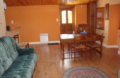 Celles Cottage | Old farmhouse rented by the night