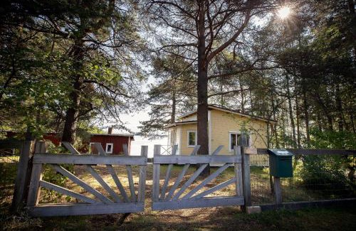 Oulu Ski Chalet | Old Finnish lakeside cottage with sauna