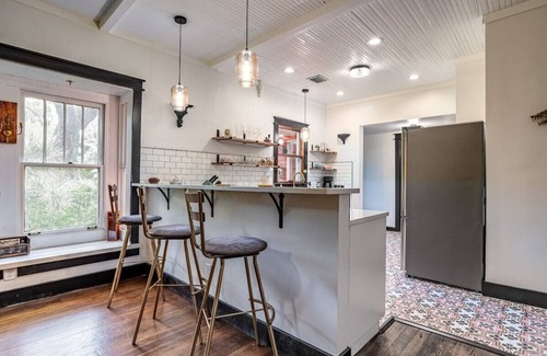 Sunny Point House | Old Florida Charm Arts District 3br Steps to River