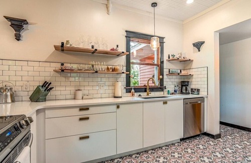Sunny Point House | Old Florida Charm Arts District 3br Steps to River