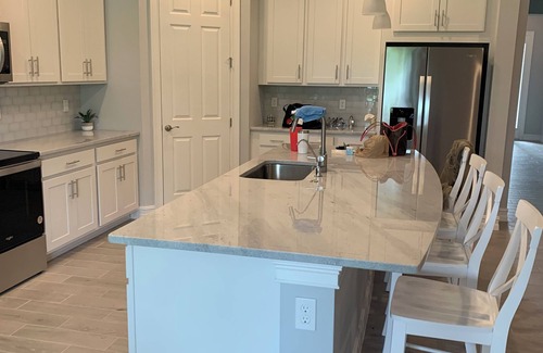Olga House | Old Florida Charm Boater Gated Community! 4-bedroom 15 min to Downtown Ft. Myers