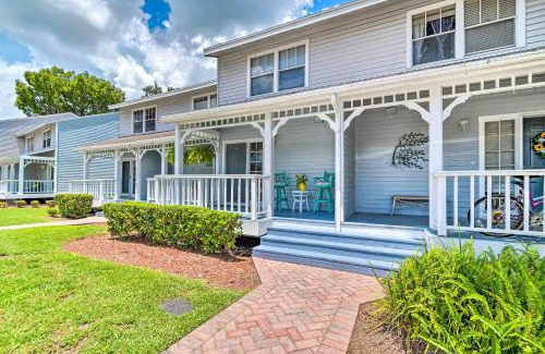 Inverness House | Old Florida Setting with Kayaks and Fishing Poles