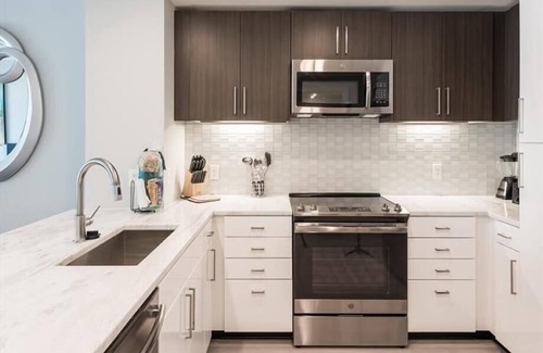 Woodmont Triangle Apartment | Old Georgetown Road | Nr bars & cafes| NIH Nearby| by GLS