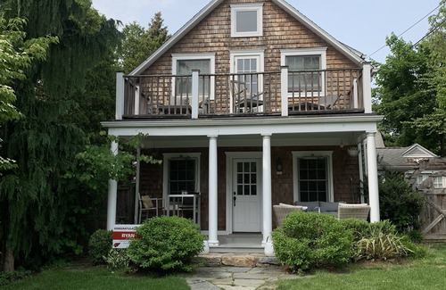 Old Greenwich House | Old Greenwich home just a mile from Tod's Point Beach