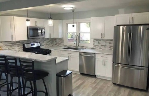 Huron House | Old Homestead Beach! 3 Bedroom Home