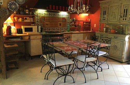 Arcambal House | Old house in lush greenery on the road to St Cirq Lapopie