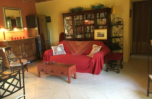 Arcambal House | Old house in lush greenery on the road to St Cirq Lapopie