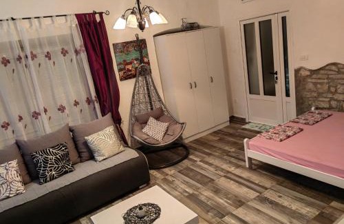 Donji Morinj Apartment | Old House Morinj
