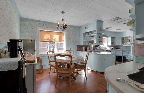 Olean Bed & Breakfast | Old Library Inn - Maya Angelou Room