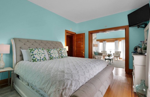 Olean Bed & Breakfast | Old Library Inn - Signature Suite