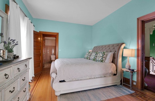 Olean Bed & Breakfast | Old Library Inn - Signature Suite