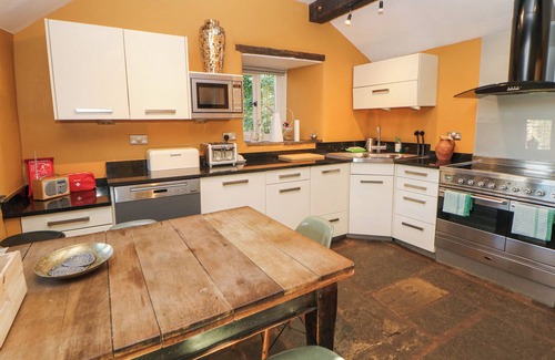 Cutthorpe House | OLD MANOR HOUSE, family friendly, with open fire in Chesterfield