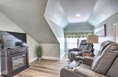 Old Orchard Beach Apartment | Old Orchard Beach Apartment - Quick Walk to Beach!
