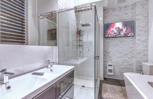 Old Montreal Apartment | Old Port Elegance and Designer Loft with PV Terrace