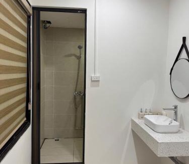Van Mieu Apartment | Old Quarter Homestay 202 - Air conditioner - Railway