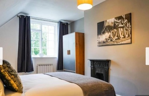 Idmiston Hotel | Old Railway Hotel porton