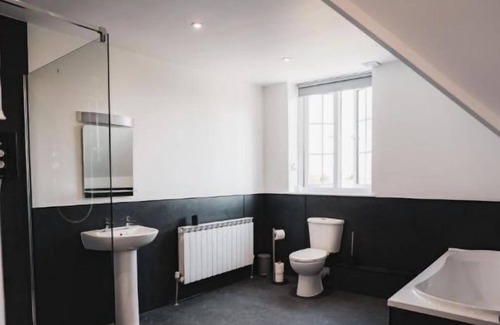 Idmiston Hotel | Old Railway Hotel porton