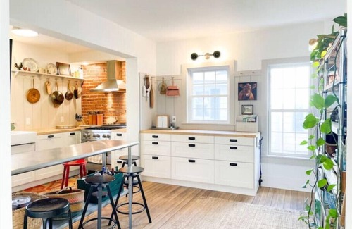 Decorah House | Old Reliable Historic Brick Housen