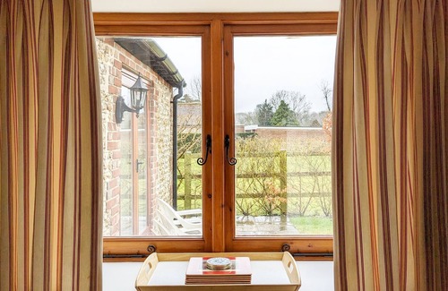 East Lavant Cottage | Old Root House, Lavant - a barn conversion that sleeps 6 guests in 3 bedrooms