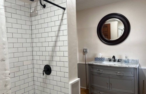 Onondaga House | Old School Vibe Private Apartment