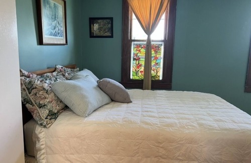 Onondaga House | Old School Vibe Private Apartment