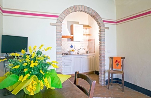 Cinigiano Apartment | Old Stone Apartment with Pool, view and close to Seaside