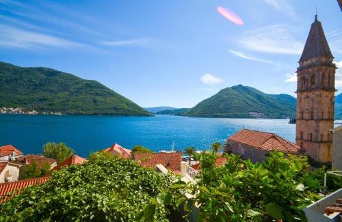 Perast Villa | Old stone seaview house