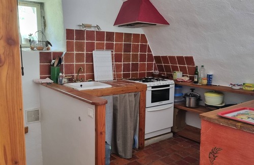 Hures-la-Parade Cottage | Old stone sheepfold for 1 to 5 people in the center of the Causse Méjean