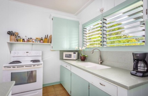 Hanalei House | Old Style beach house on Hanalei Bay;stunning mountain view, ocean breezes