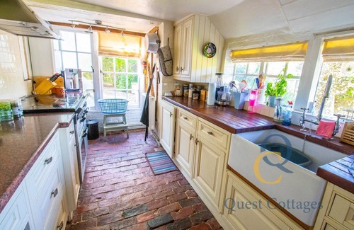 Peasmarsh Apartment | Old Thatch Cottage - Private Heated Pool - Nr Rye